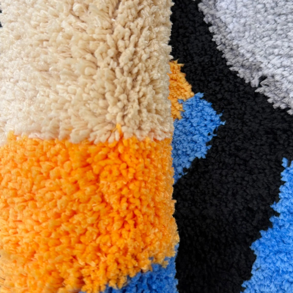 Vibrant Round CD Tufted Rug – 3D Soft Pile Modern Non-Slip Accent Carpet